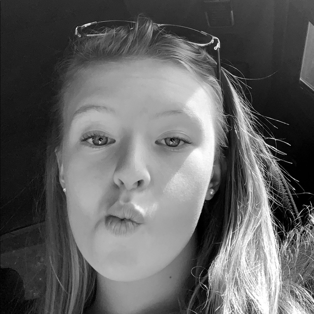 Meet your Posher, Olivia